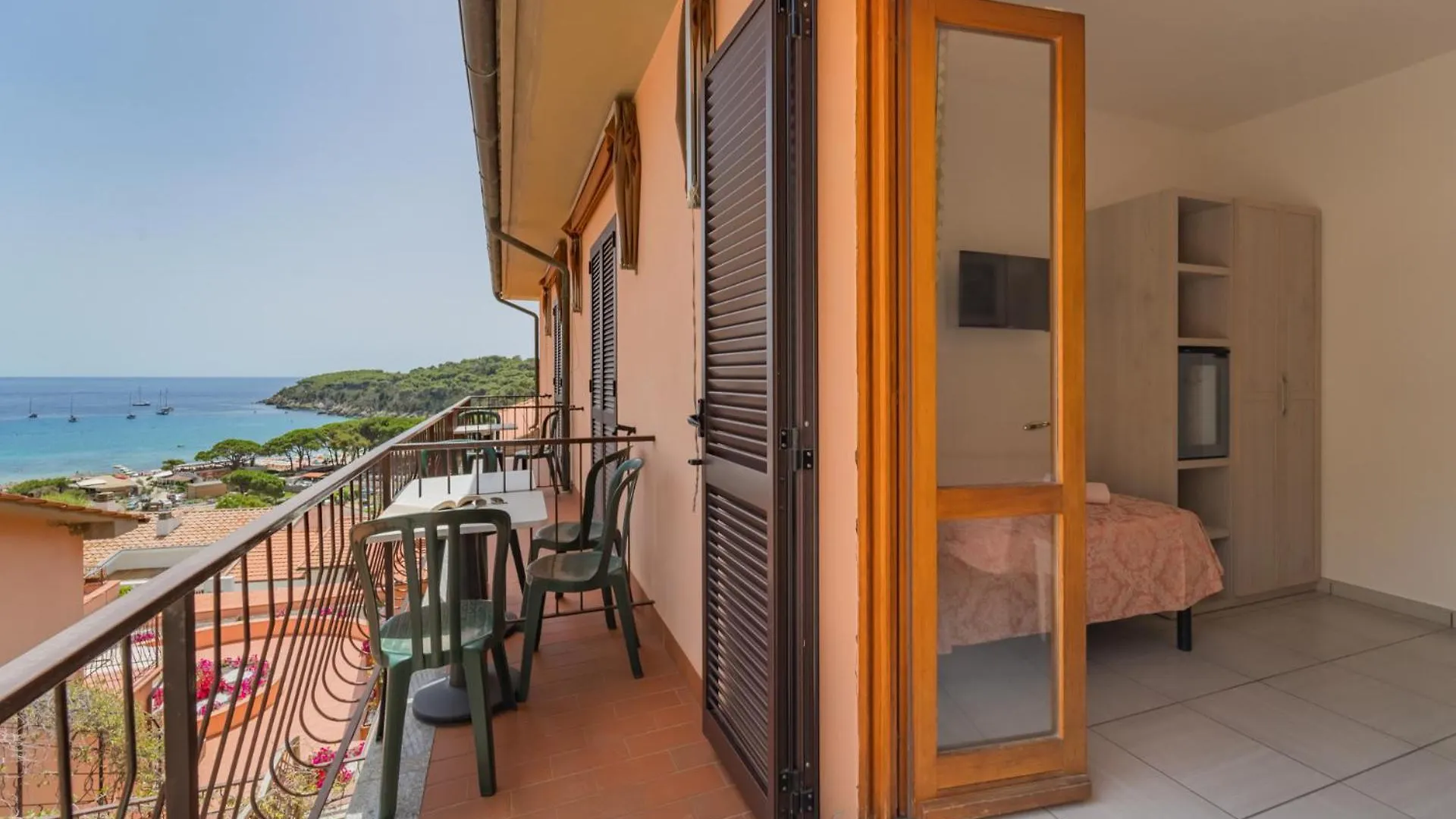 Hotel Lo Scirocco Fetovaia 3*,  Italy