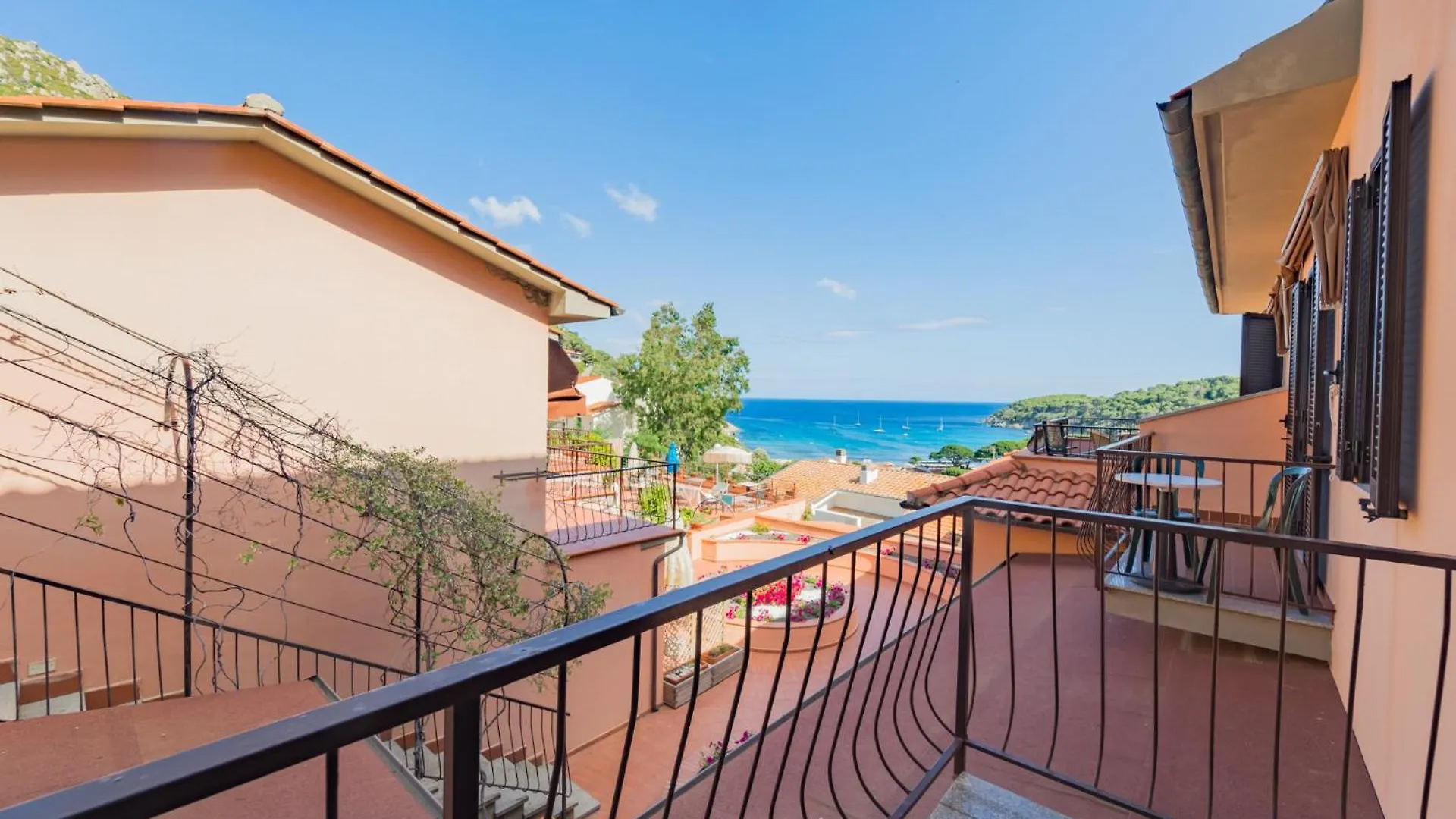 ***  Hotel Lo Scirocco Fetovaia Italy