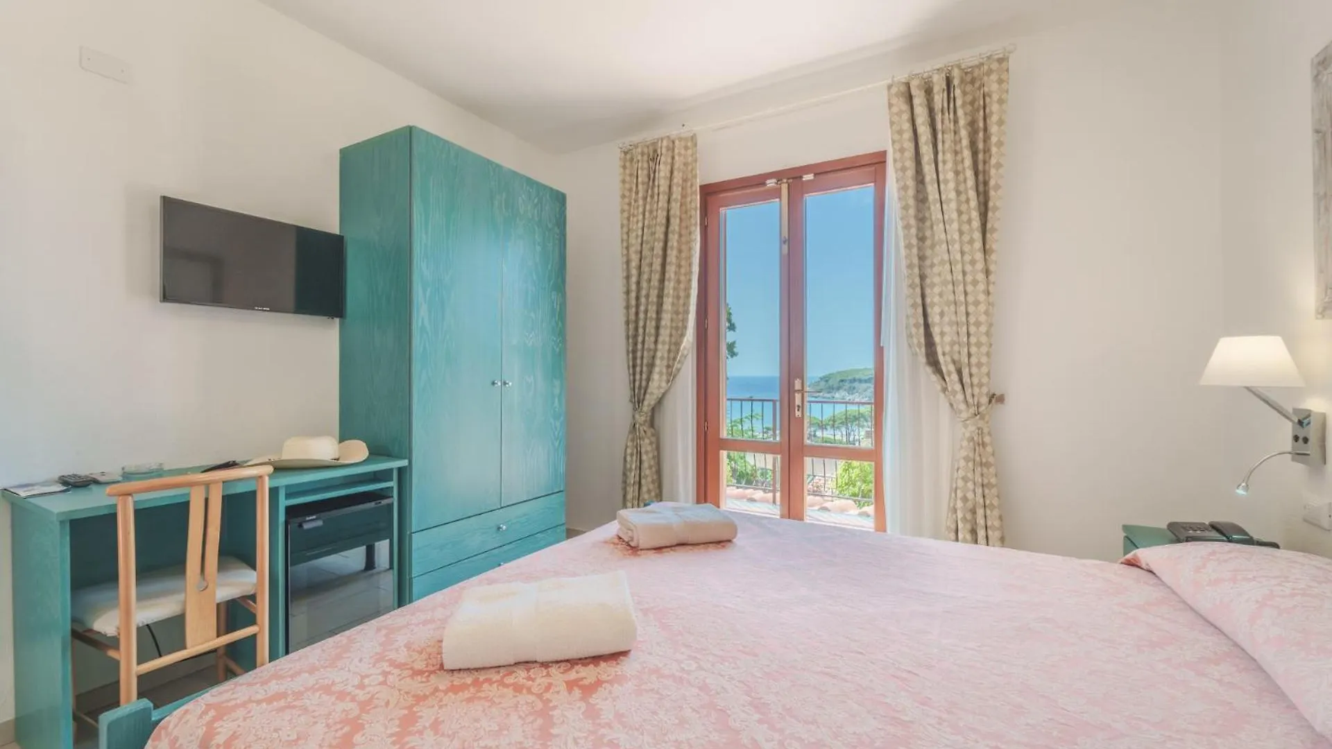 Hotel Lo Scirocco Fetovaia Italy